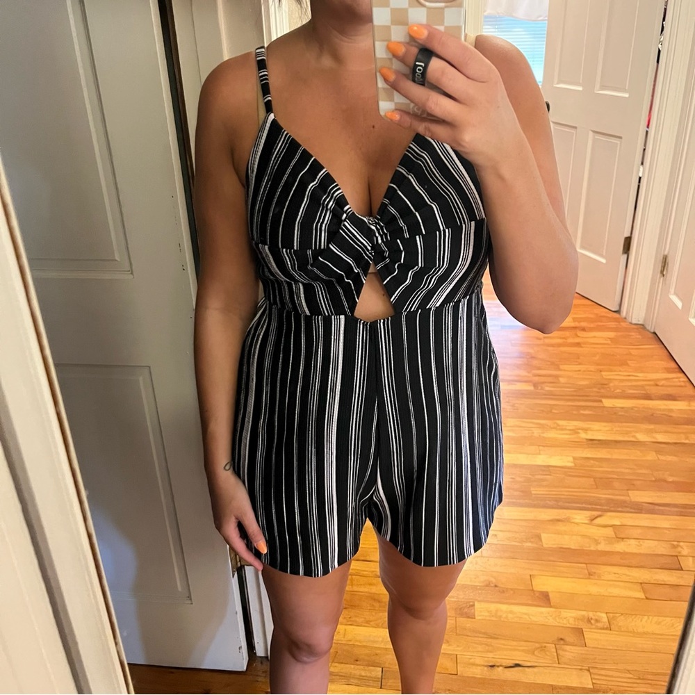 Striped romper - Picture 3 of 3